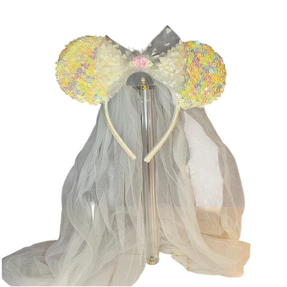 Minnie Mouse Ears Wedding Bride - Picture 1 of 3